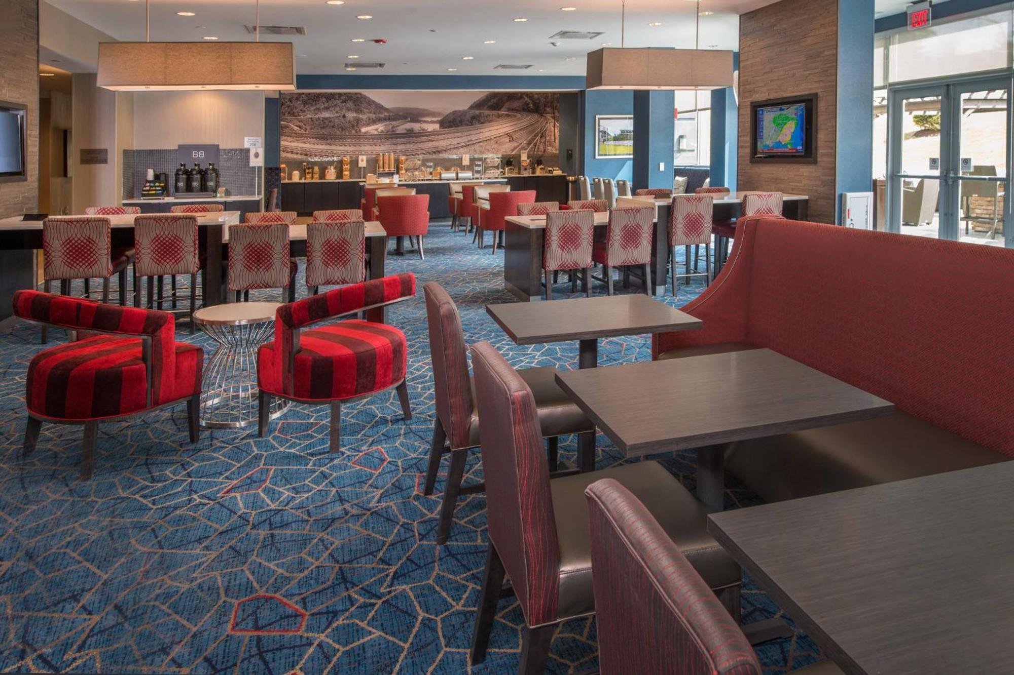 Fairfield Inn & Suites By Marriott Altoona Exterior photo