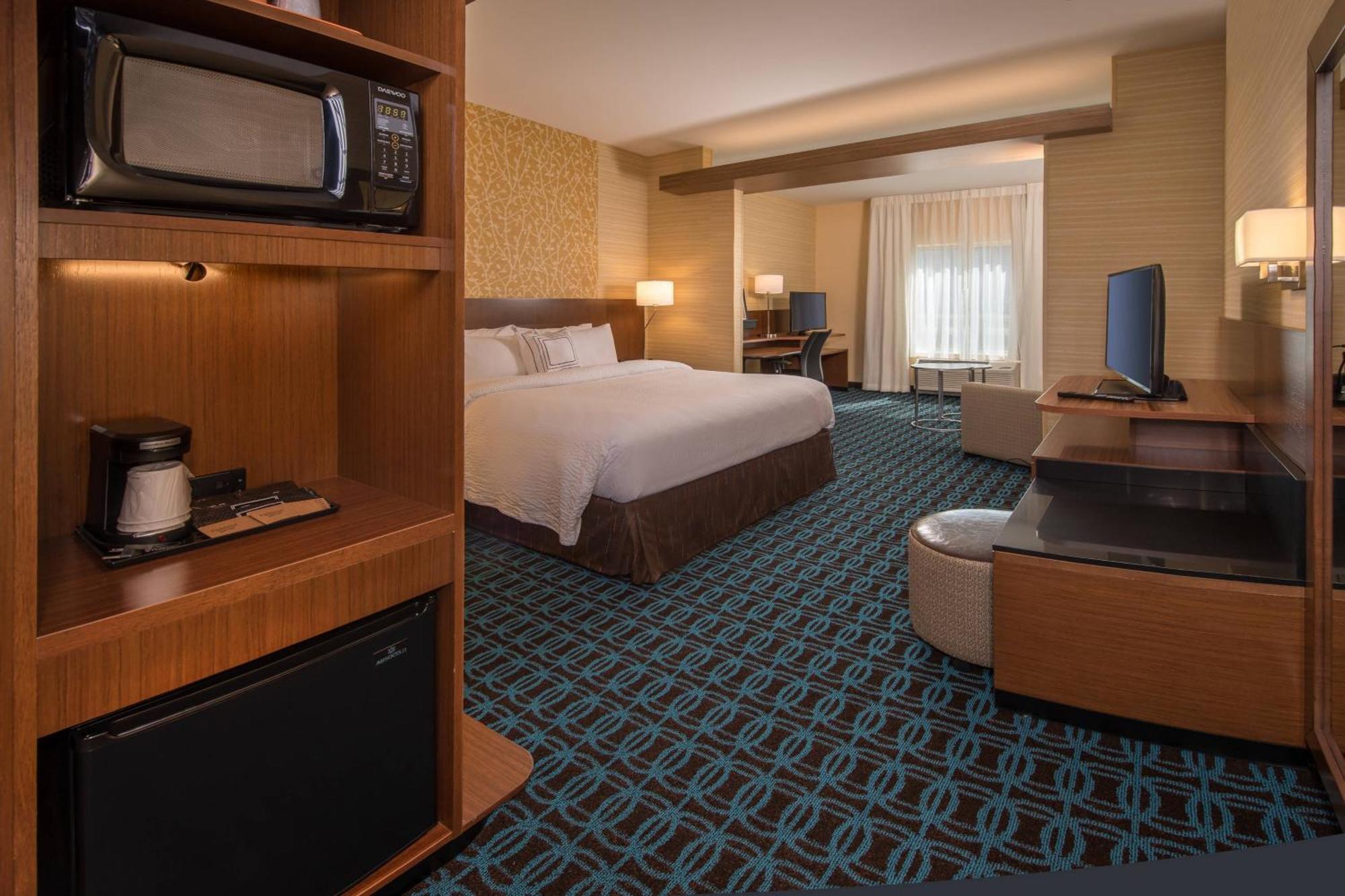 Fairfield Inn & Suites By Marriott Altoona Exterior photo